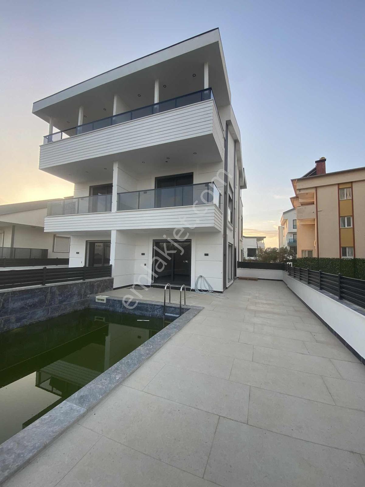 6+1 Ayrı Mutfak Havuzlu Villa — fotoğraf 2