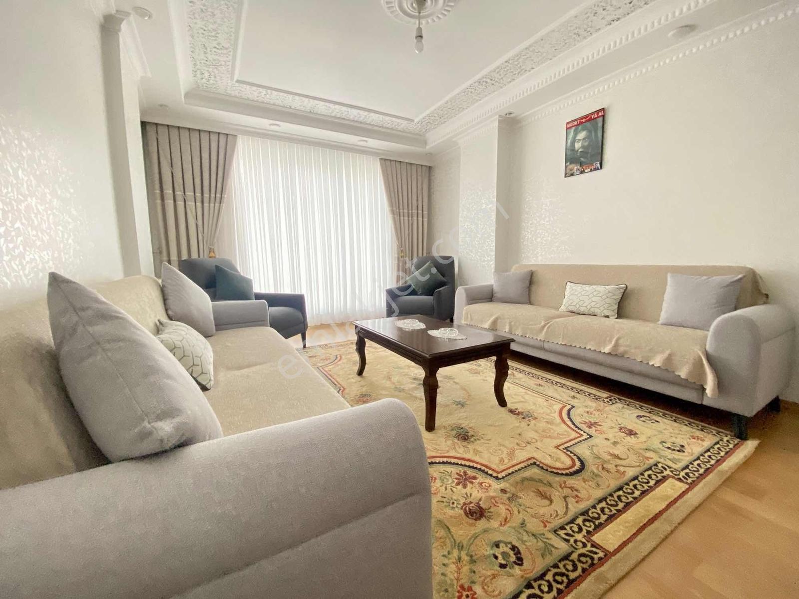 Cadde Üzerinde Çift Balkonlu Satılık 2+1 Geniş Arakat Daire — fotoğraf 3