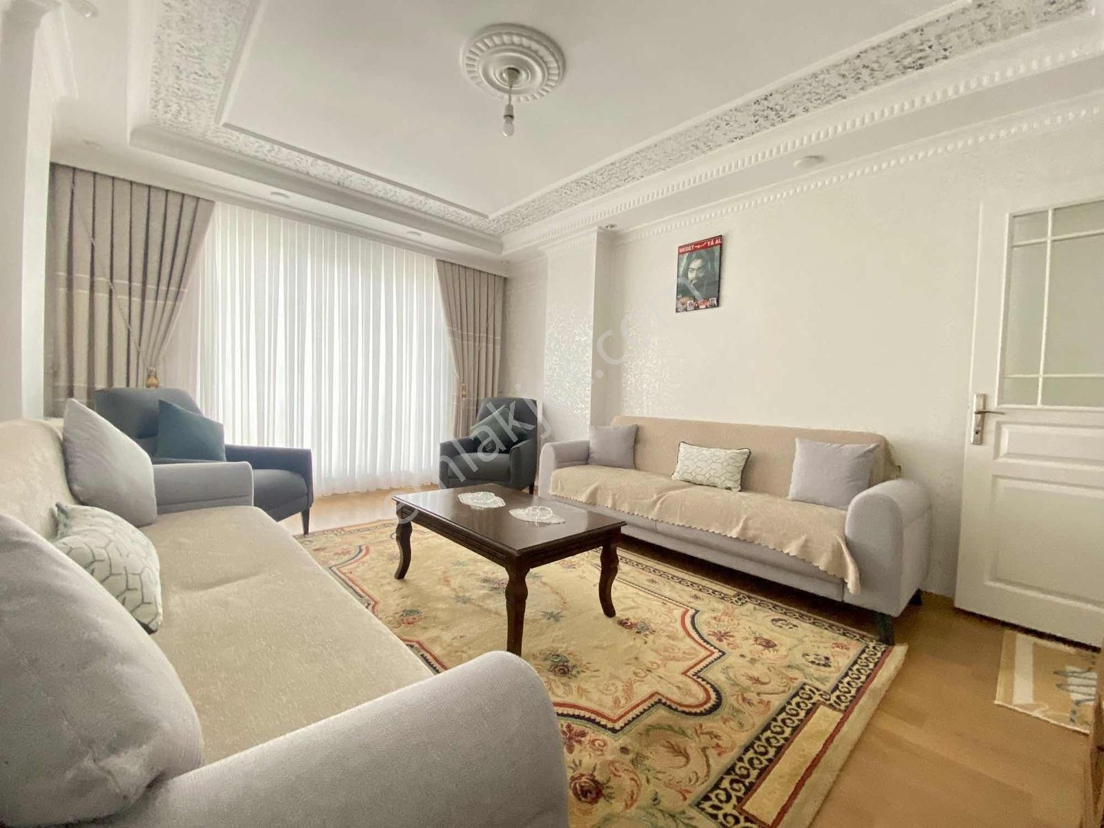 Cadde Üzerinde Çift Balkonlu Satılık 2+1 Geniş Arakat Daire — fotoğraf 4