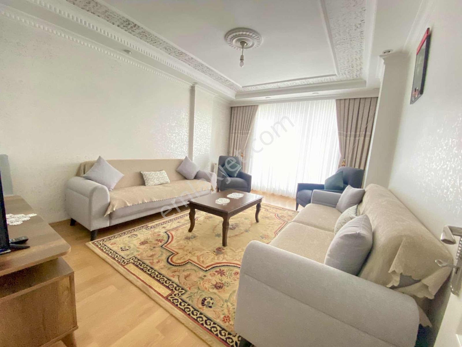 Cadde Üzerinde Çift Balkonlu Satılık 2+1 Geniş Arakat Daire — fotoğraf 5