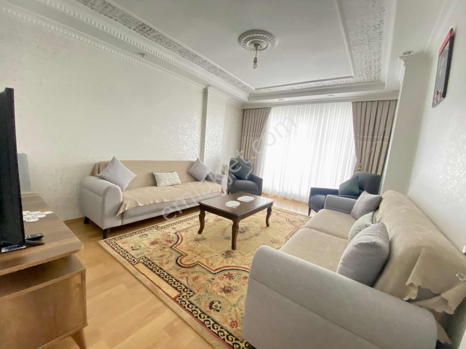 Cadde Üzerinde Çift Balkonlu Satılık 2+1 Geniş Arakat Daire — fotoğraf 7