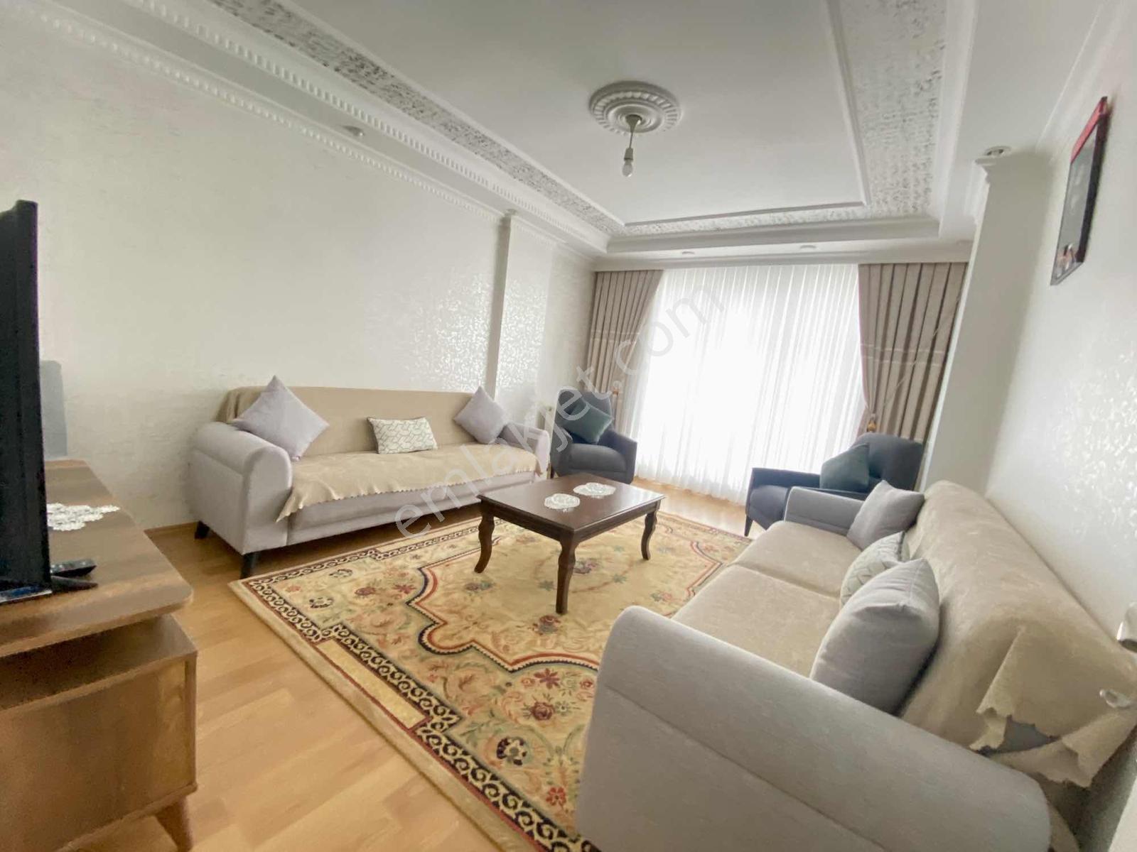 Cadde Üzerinde Çift Balkonlu Satılık 2+1 Geniş Arakat Daire — fotoğraf 8