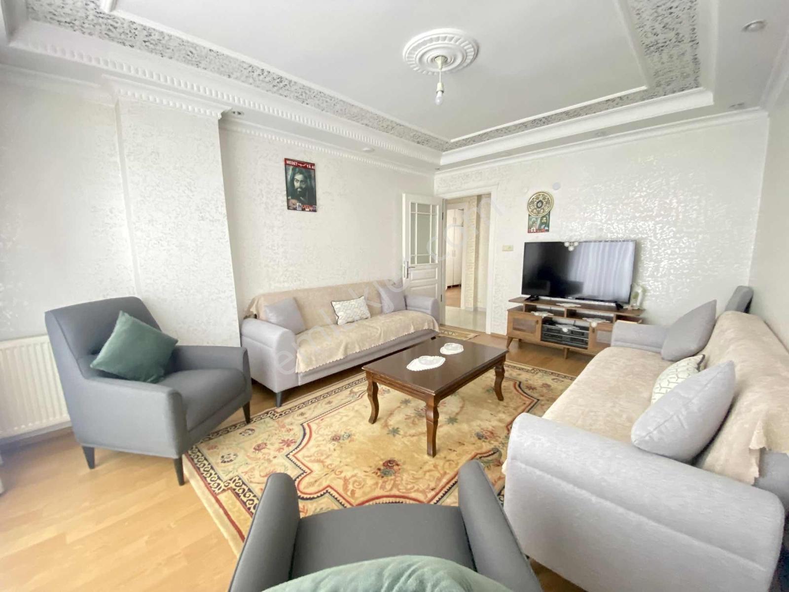 Cadde Üzerinde Çift Balkonlu Satılık 2+1 Geniş Arakat Daire — fotoğraf 9