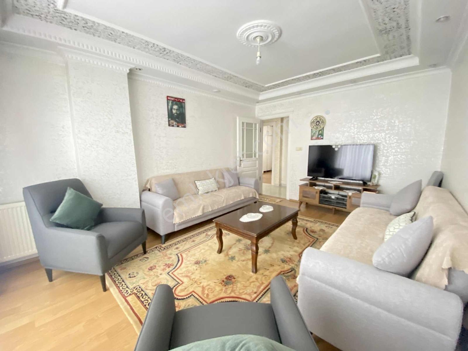 Cadde Üzerinde Çift Balkonlu Satılık 2+1 Geniş Arakat Daire — fotoğraf 10