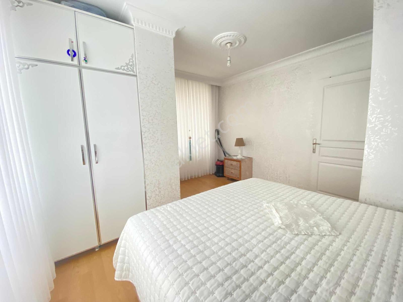 Cadde Üzerinde Çift Balkonlu Satılık 2+1 Geniş Arakat Daire — fotoğraf 22