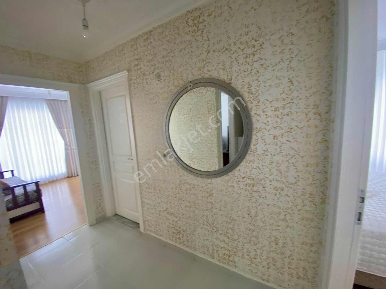 Cadde Üzerinde Çift Balkonlu Satılık 2+1 Geniş Arakat Daire — fotoğraf 27