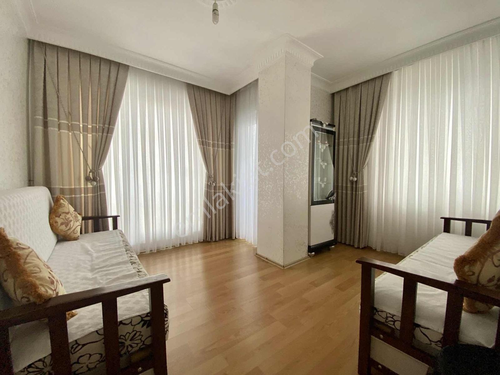 Cadde Üzerinde Çift Balkonlu Satılık 2+1 Geniş Arakat Daire — fotoğraf 28