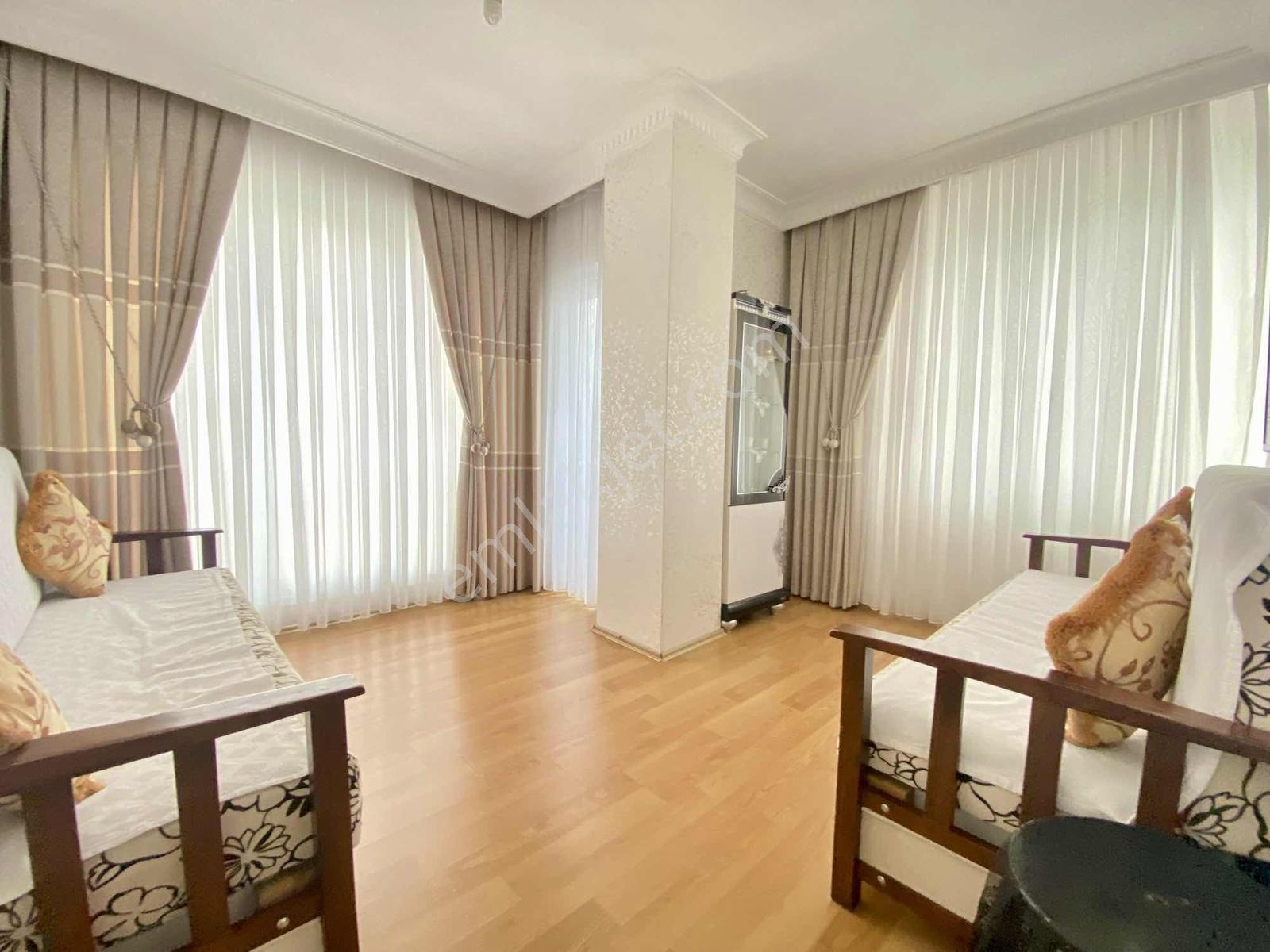 Cadde Üzerinde Çift Balkonlu Satılık 2+1 Geniş Arakat Daire — fotoğraf 29