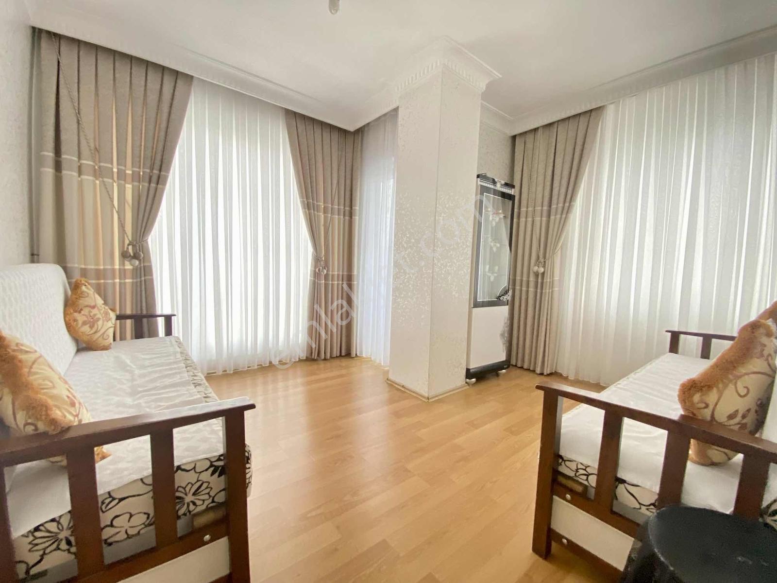 Cadde Üzerinde Çift Balkonlu Satılık 2+1 Geniş Arakat Daire — fotoğraf 30
