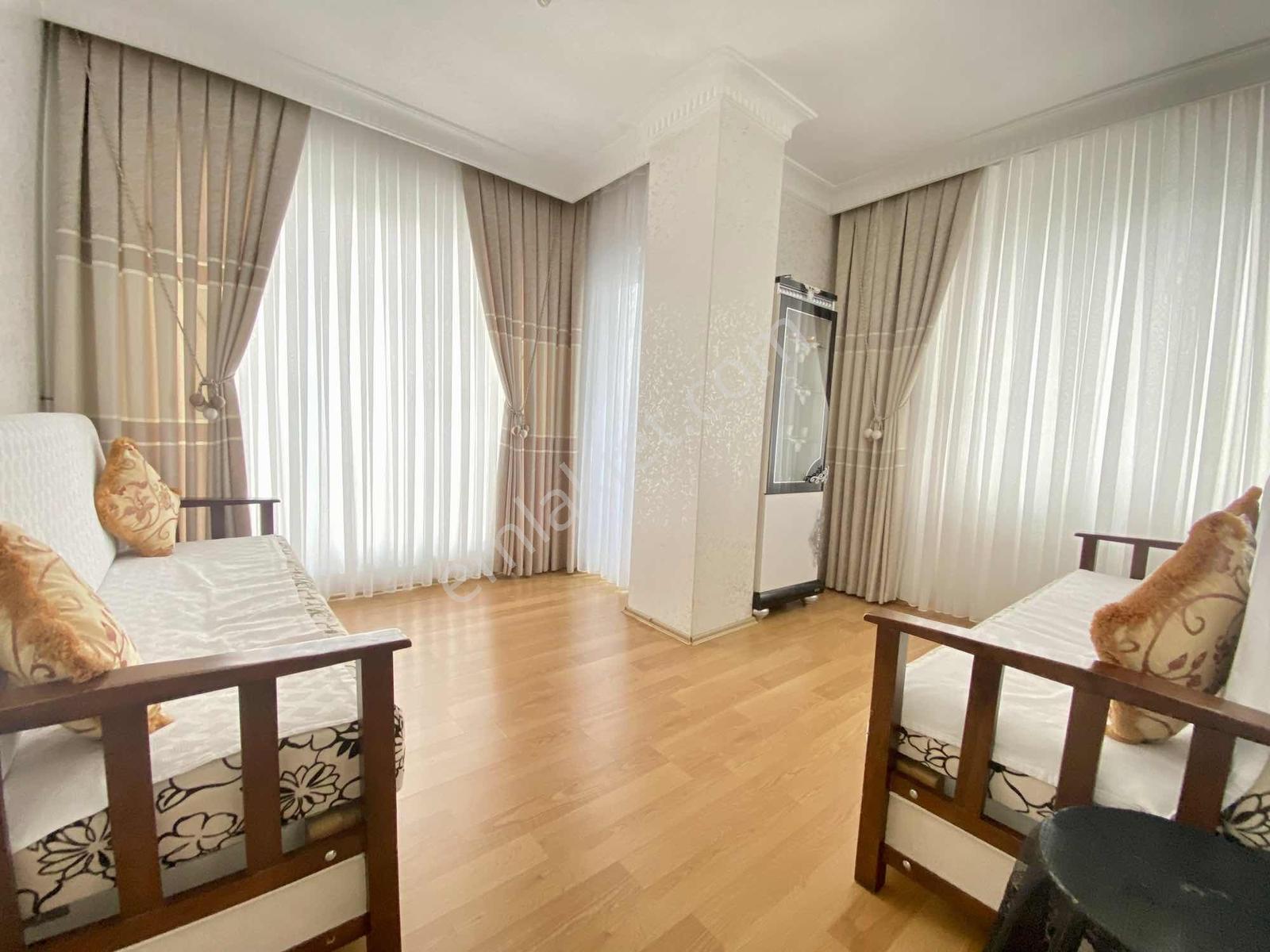 Cadde Üzerinde Çift Balkonlu Satılık 2+1 Geniş Arakat Daire — fotoğraf 31