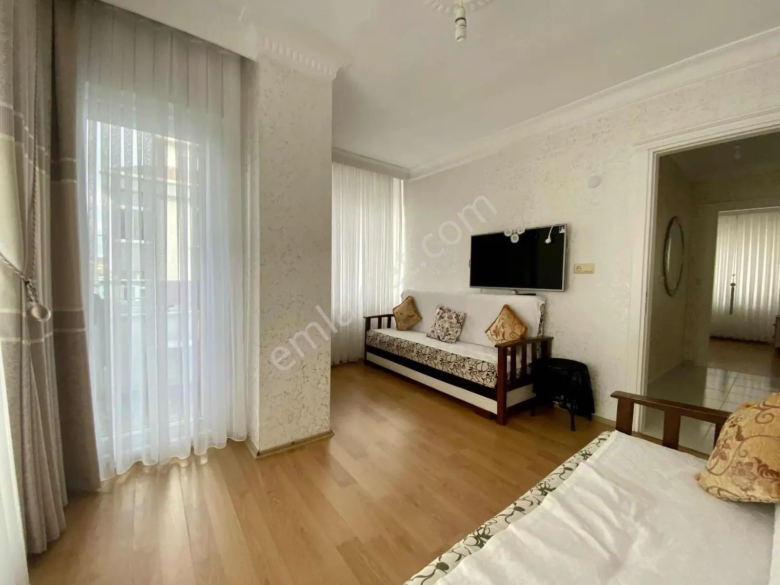 Cadde Üzerinde Çift Balkonlu Satılık 2+1 Geniş Arakat Daire — fotoğraf 34