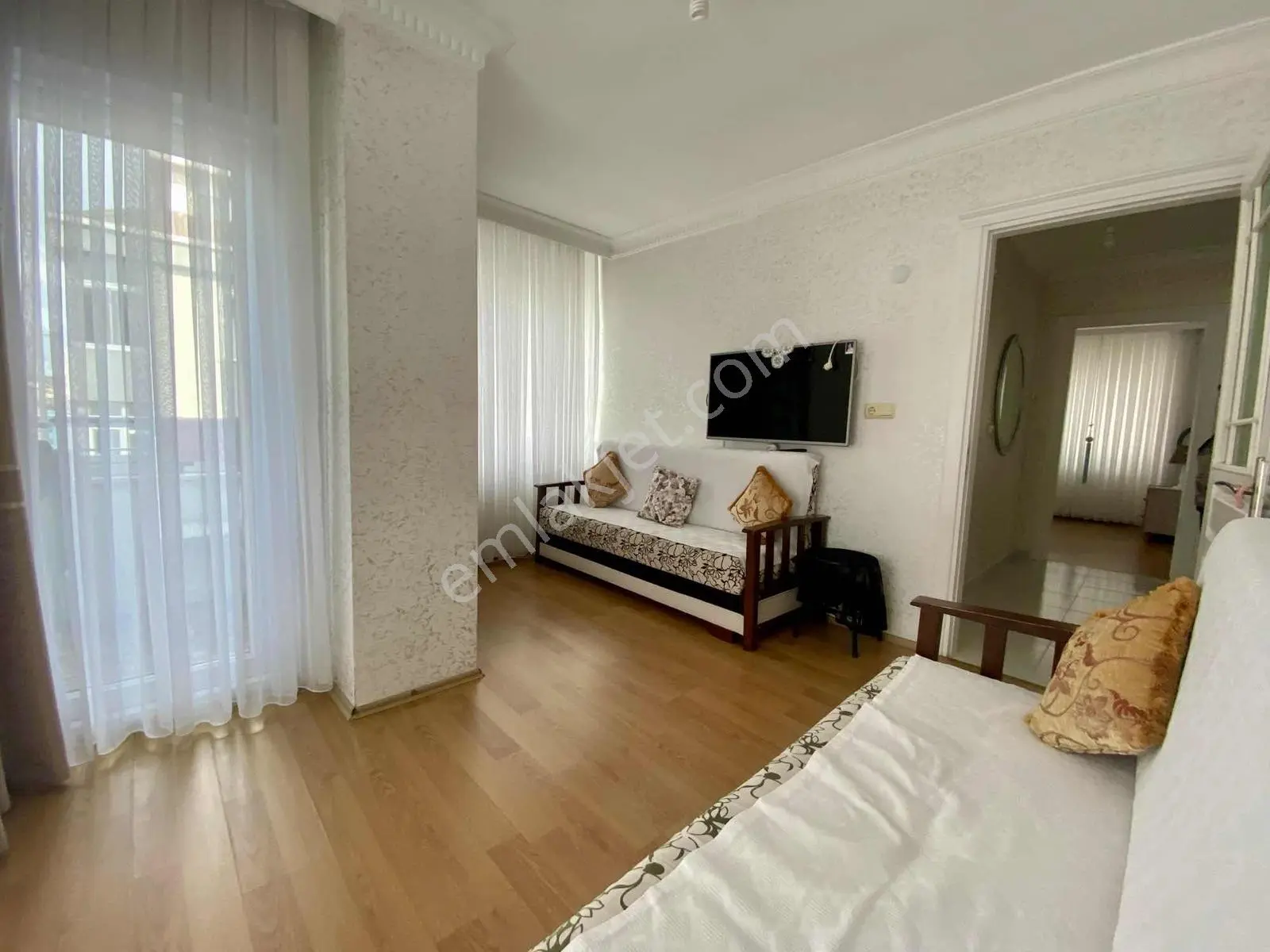 Cadde Üzerinde Çift Balkonlu Satılık 2+1 Geniş Arakat Daire — fotoğraf 36