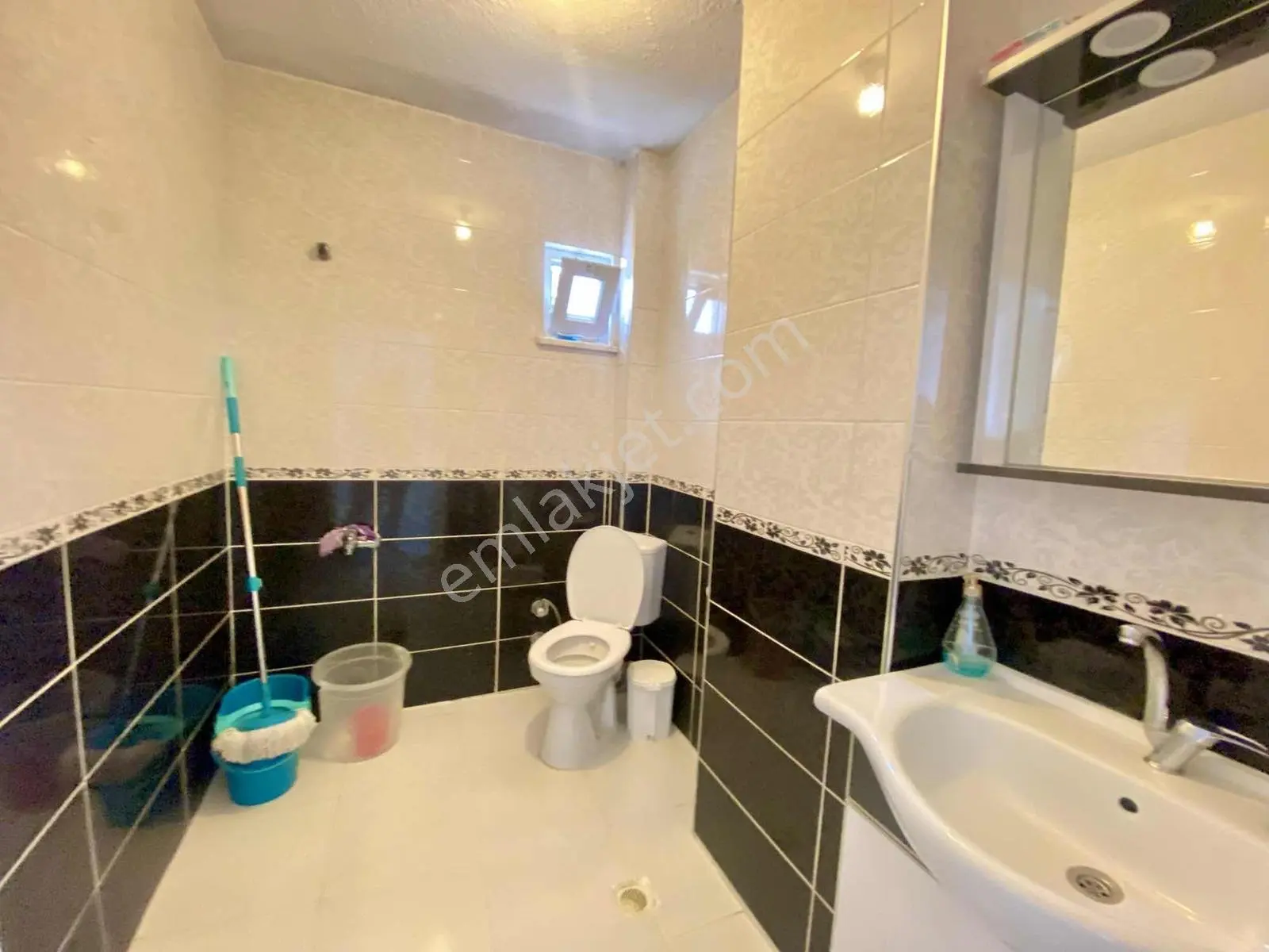 Cadde Üzerinde Çift Balkonlu Satılık 2+1 Geniş Arakat Daire — fotoğraf 42