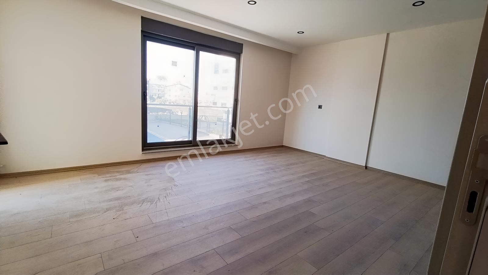 Döşemealtı Yığmalarda 2+1 Havuzlu Sitede — fotoğraf 3