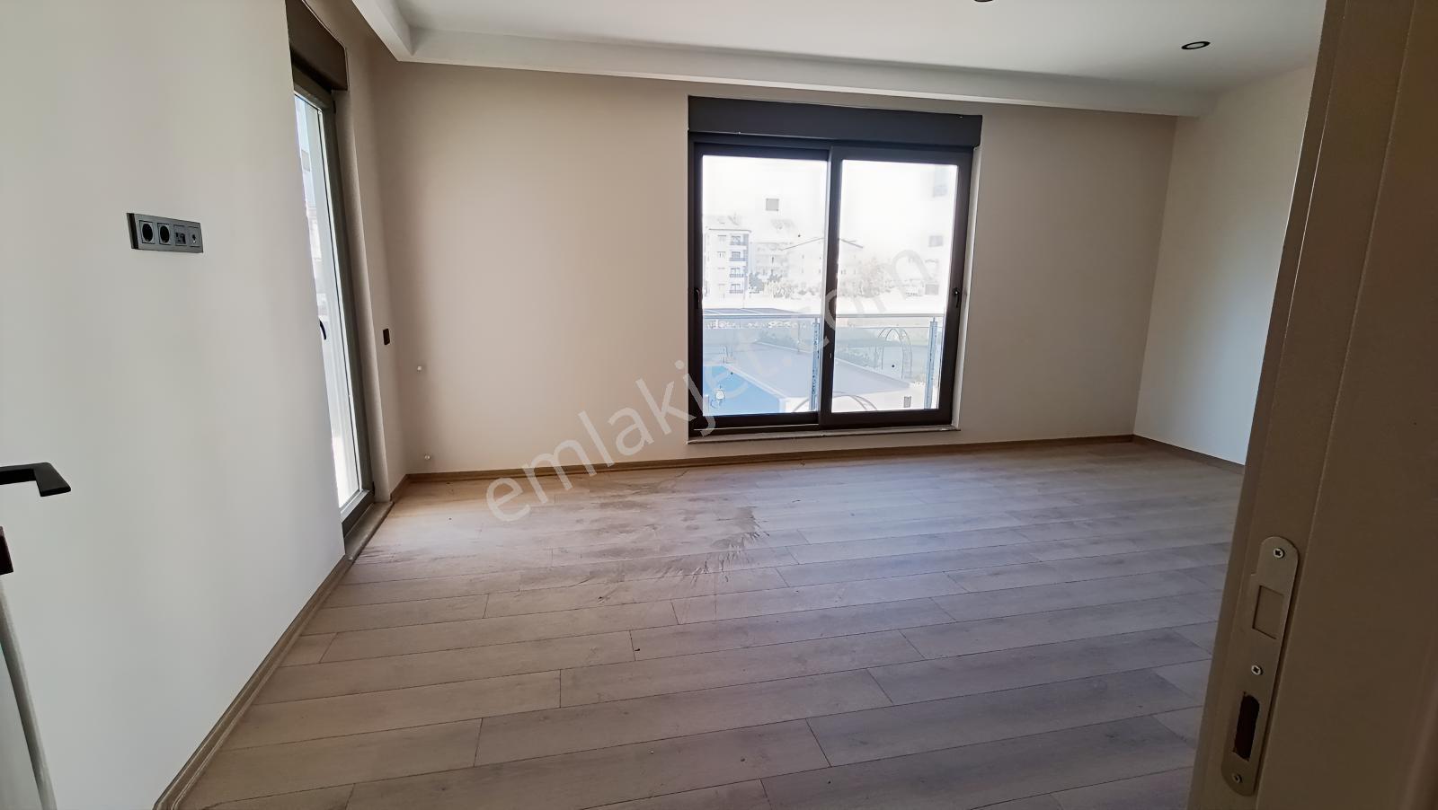 Döşemealtı Yığmalarda 2+1 Havuzlu Sitede — fotoğraf 5