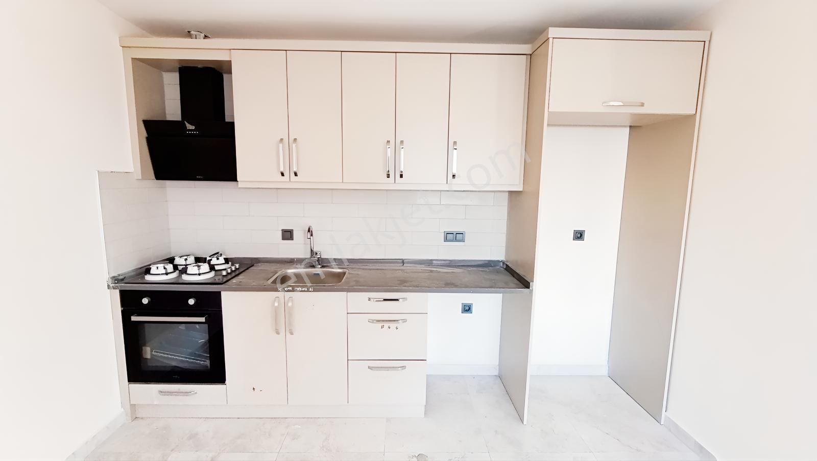 Döşemealtı Yığmalarda 2+1 Havuzlu Sitede — fotoğraf 6