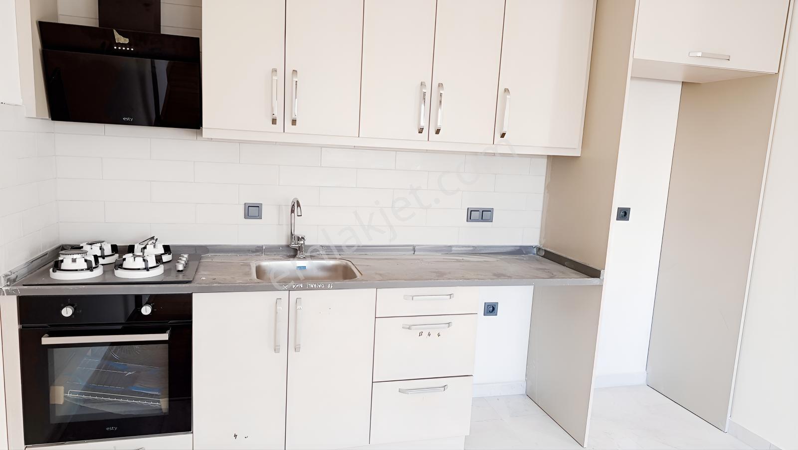 Döşemealtı Yığmalarda 2+1 Havuzlu Sitede — fotoğraf 12