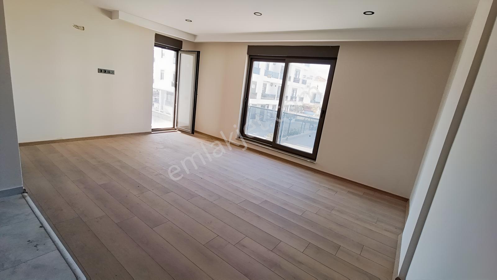 Döşemealtı Yığmalarda 2+1 Havuzlu Sitede — fotoğraf 13