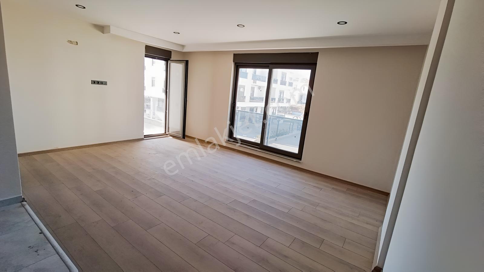 Döşemealtı Yığmalarda 2+1 Havuzlu Sitede — fotoğraf 14
