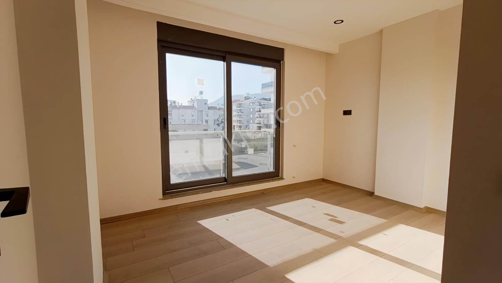 Döşemealtı Yığmalarda 2+1 Havuzlu Sitede — fotoğraf 15