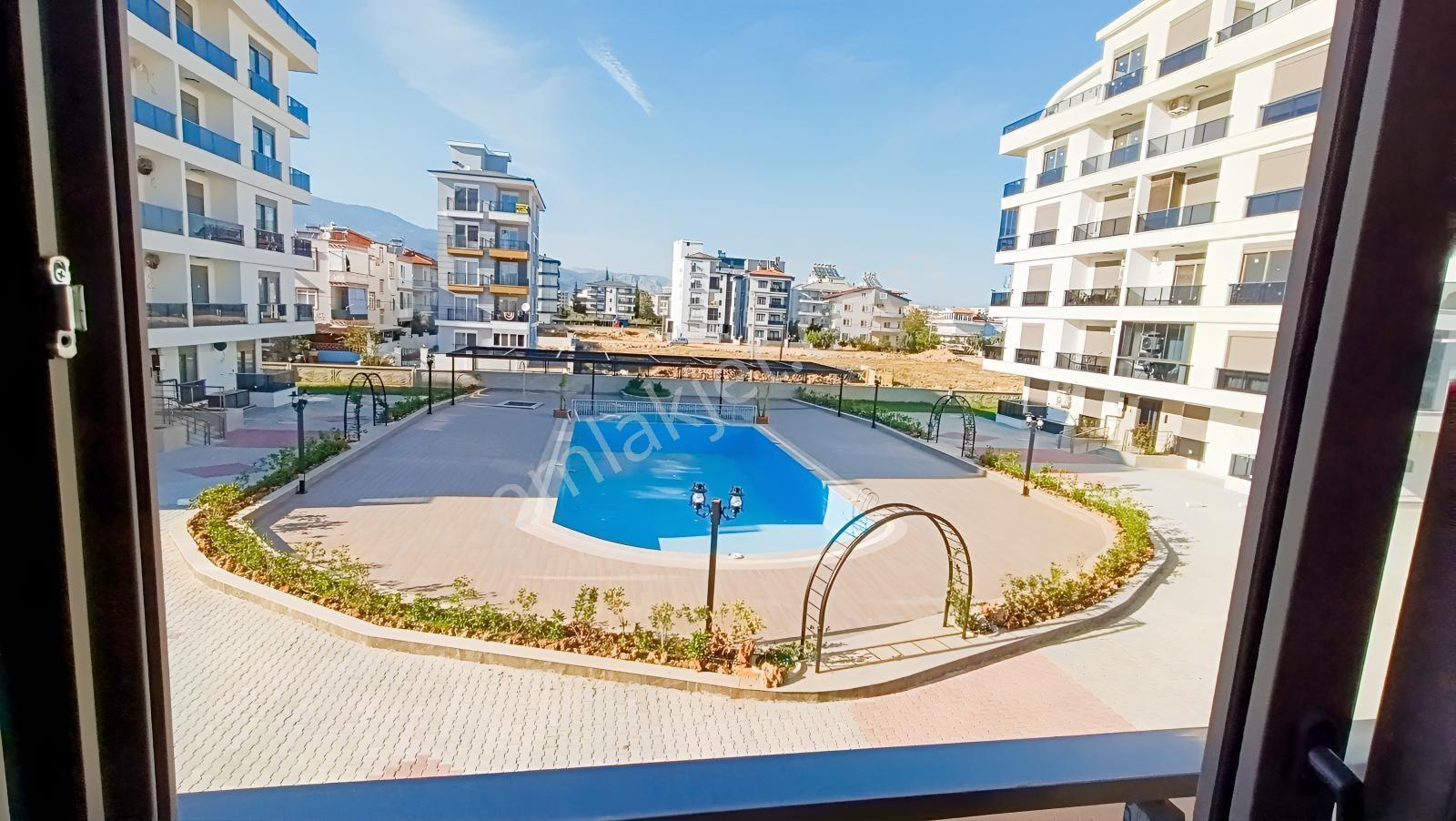 Döşemealtı Yığmalarda 2+1 Havuzlu Sitede — fotoğraf 22