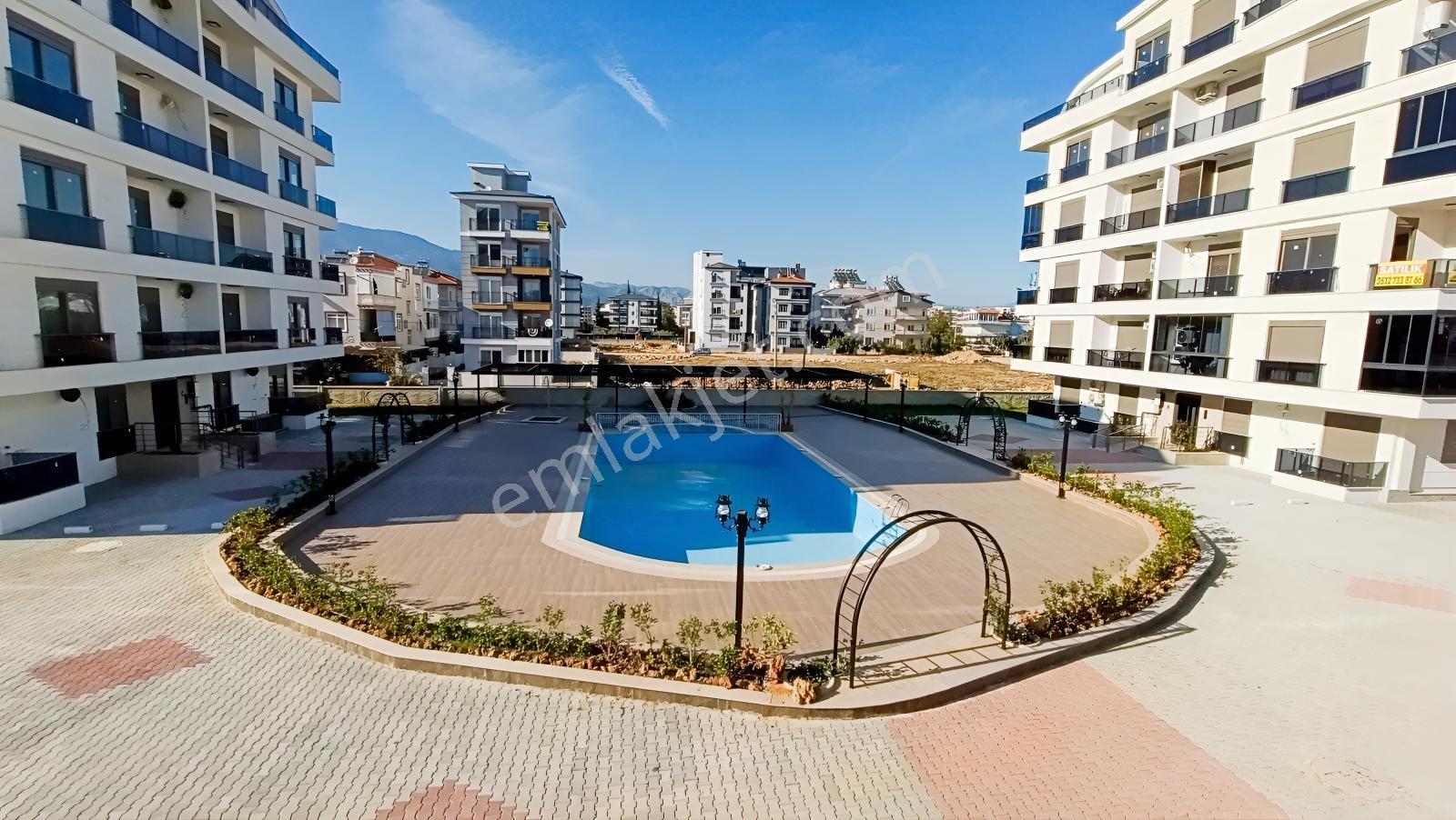 Döşemealtı Yığmalarda 2+1 Havuzlu Sitede — fotoğraf 23