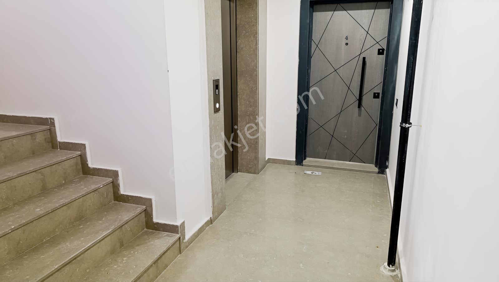 Döşemealtı Yığmalarda 2+1 Havuzlu Sitede — fotoğraf 25