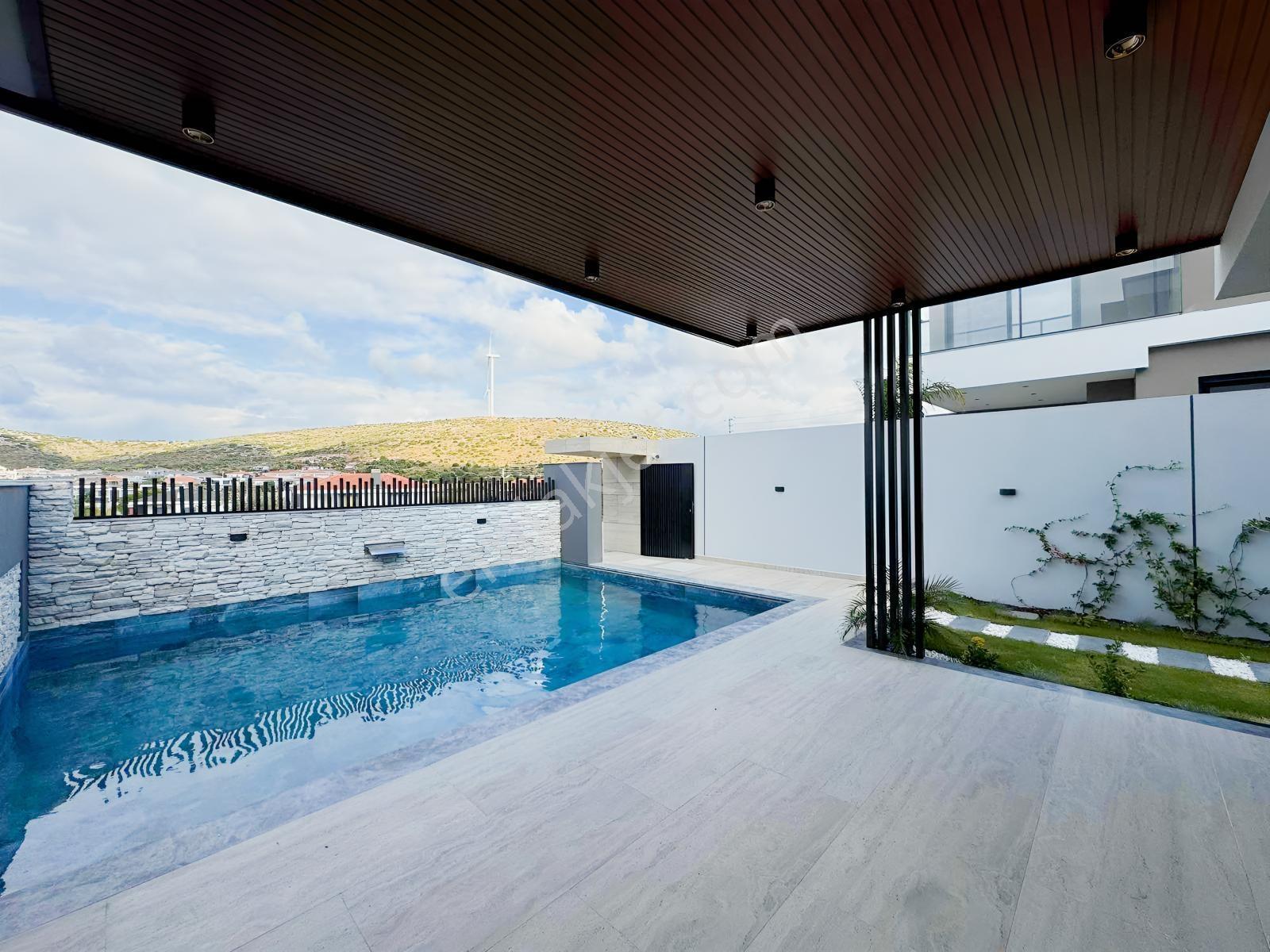 Yiğit Gayrimenkul'den Çiftlikköy'de Deniz Manzaralı Sıfır Villa — fotoğraf 3