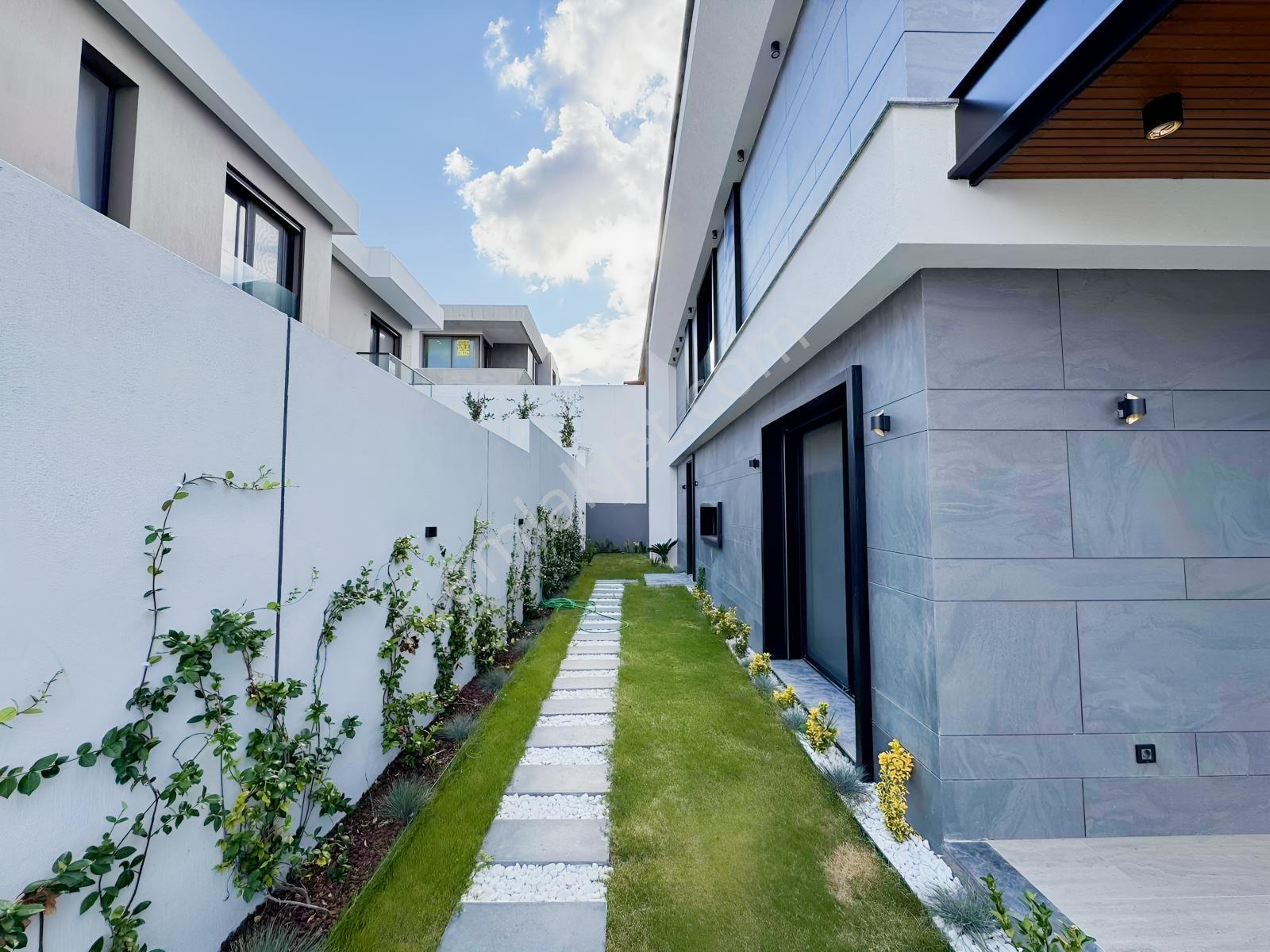 Yiğit Gayrimenkul'den Çiftlikköy'de Deniz Manzaralı Sıfır Villa — fotoğraf 4