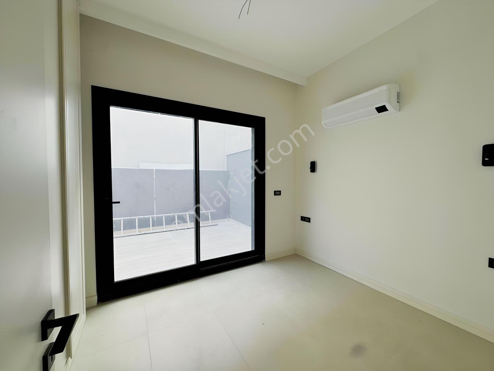 Yiğit Gayrimenkul'den Çiftlikköy'de Deniz Manzaralı Sıfır Villa — fotoğraf 9