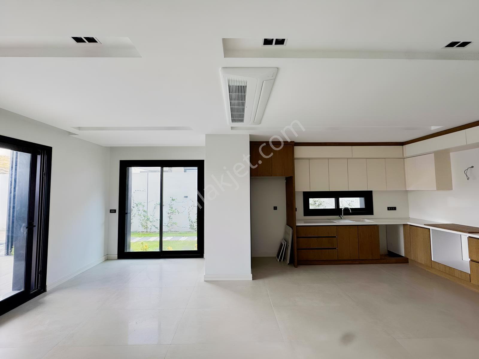 Yiğit Gayrimenkul'den Çiftlikköy'de Deniz Manzaralı Sıfır Villa — fotoğraf 12
