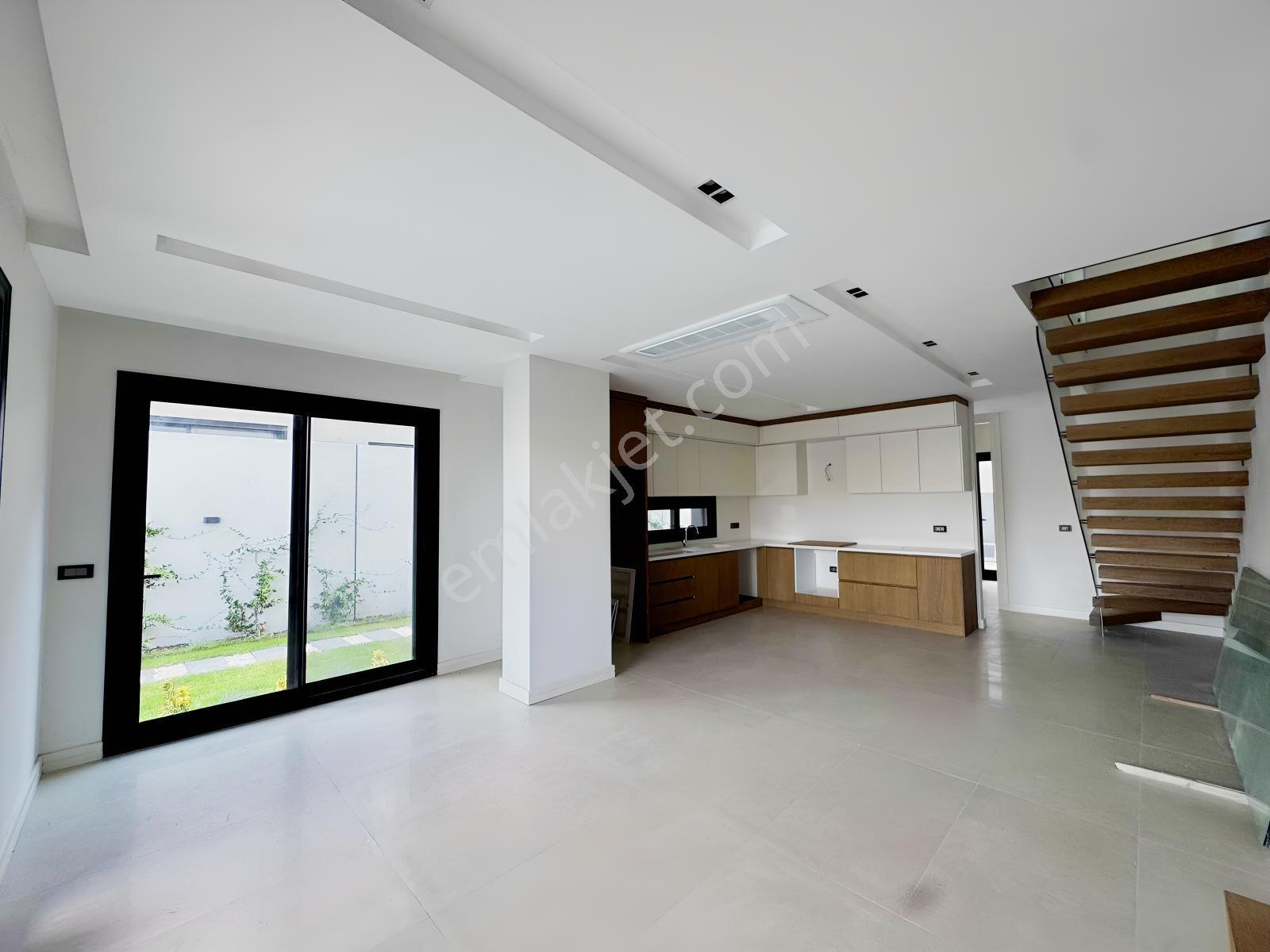 Yiğit Gayrimenkul'den Çiftlikköy'de Deniz Manzaralı Sıfır Villa — fotoğraf 13