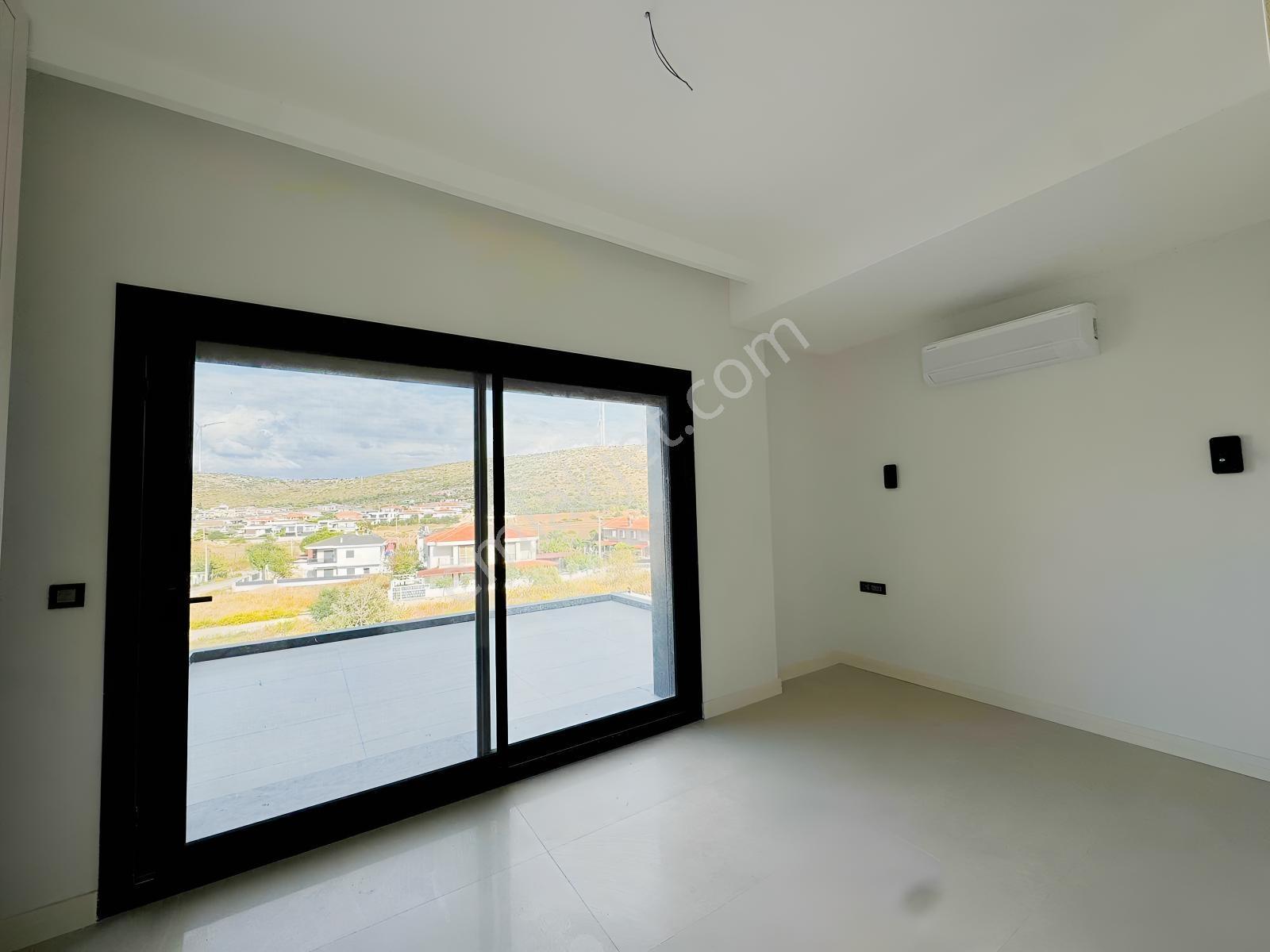 Yiğit Gayrimenkul'den Çiftlikköy'de Deniz Manzaralı Sıfır Villa — fotoğraf 18