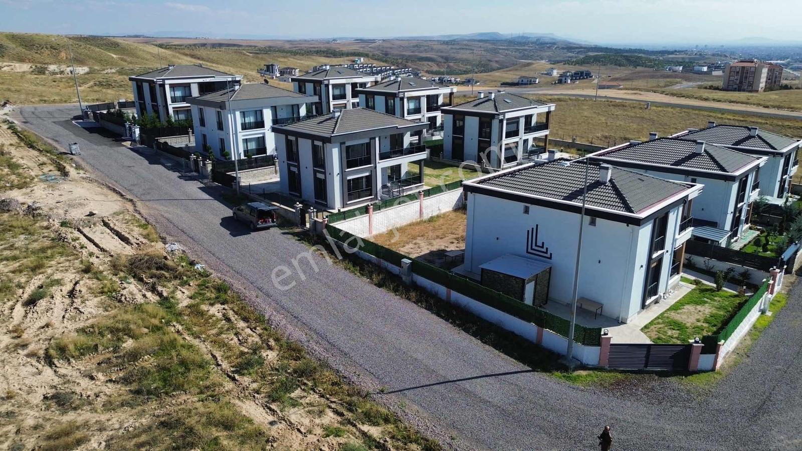 Cumhuriyet Mahallesinde Site İçinde Müstakil Villa — fotoğraf 2