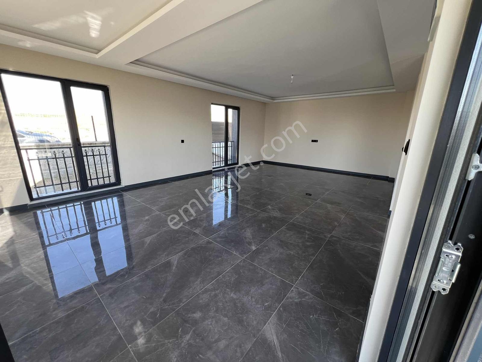 Cumhuriyet Mahallesinde Site İçinde Müstakil Villa — fotoğraf 3