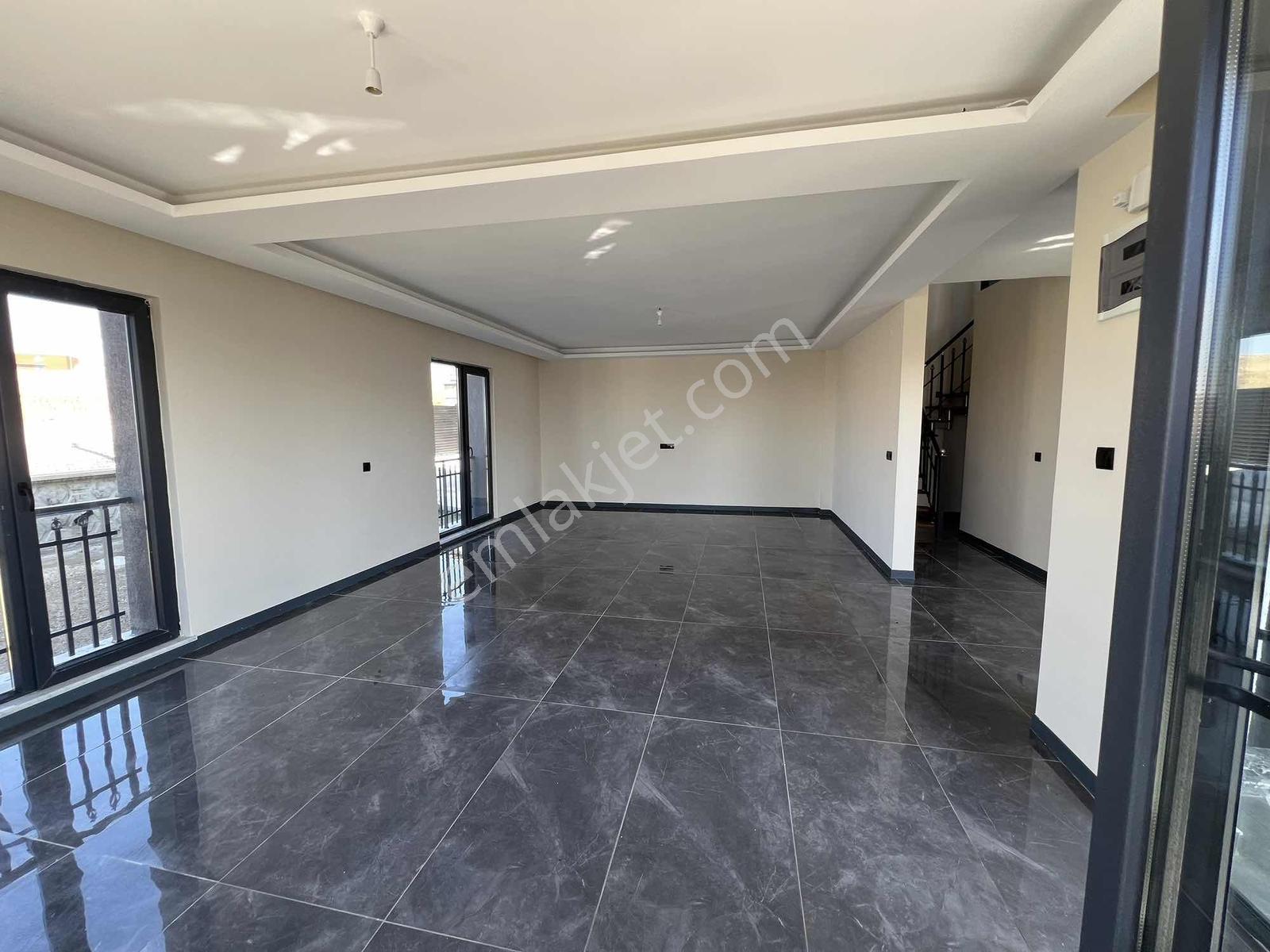 Cumhuriyet Mahallesinde Site İçinde Müstakil Villa — fotoğraf 4