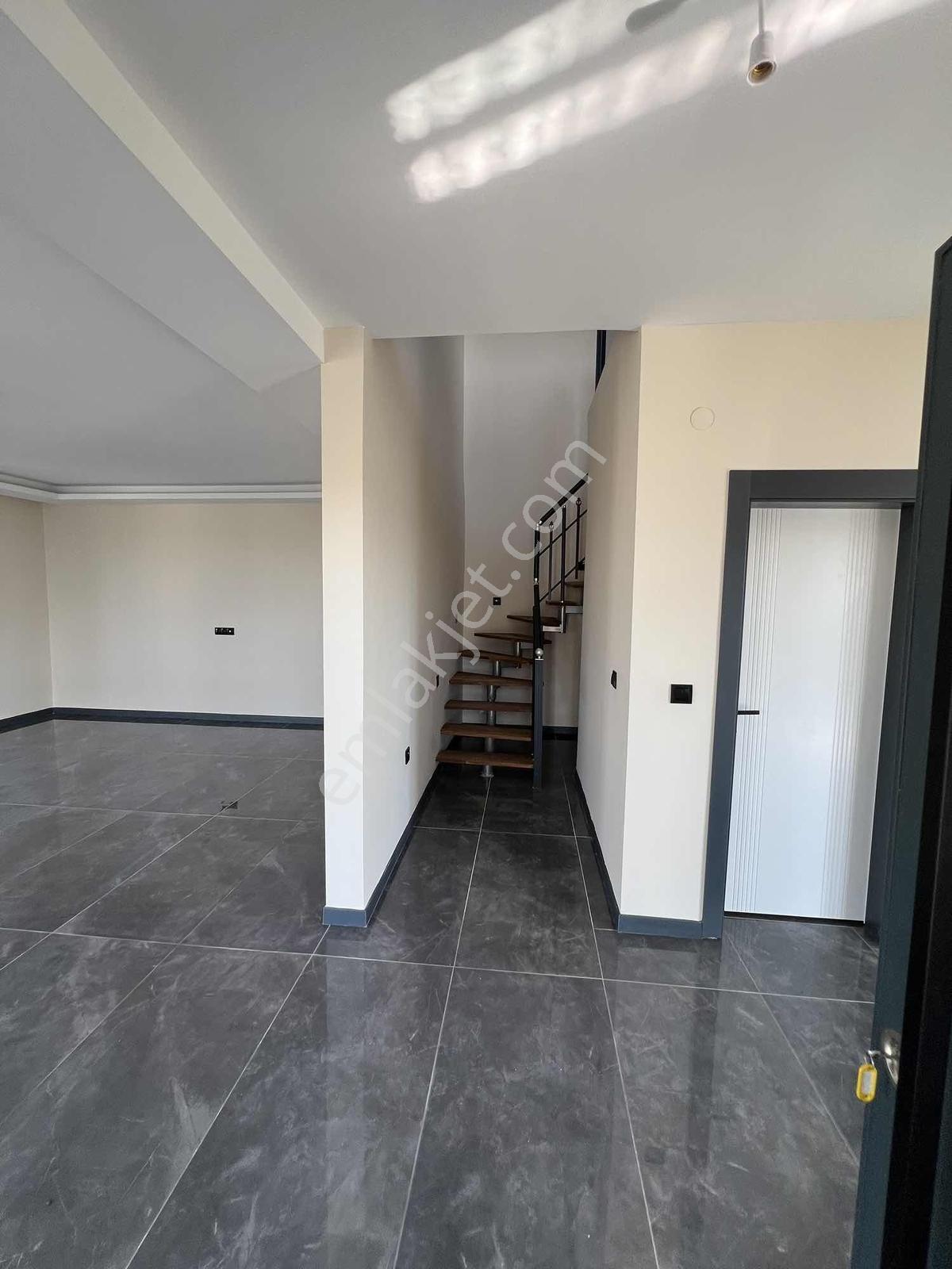 Cumhuriyet Mahallesinde Site İçinde Müstakil Villa — fotoğraf 11
