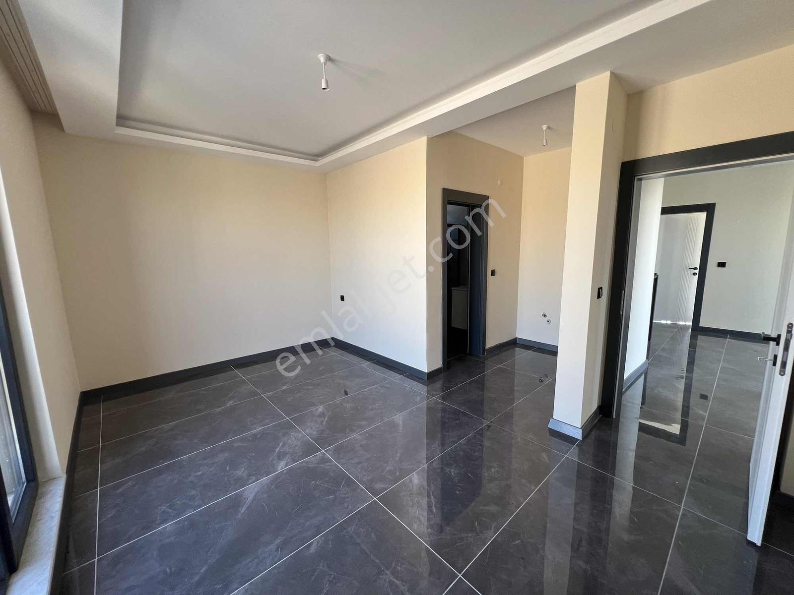 Cumhuriyet Mahallesinde Site İçinde Müstakil Villa — fotoğraf 23