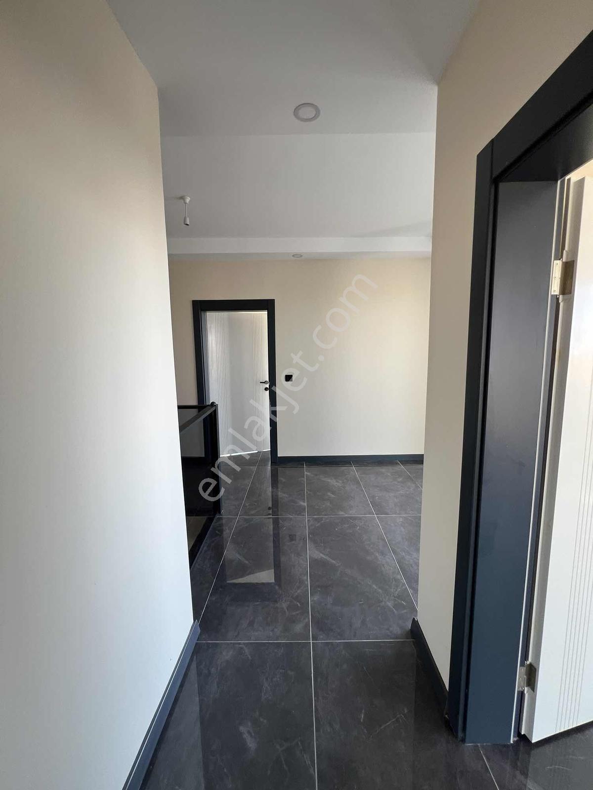 Cumhuriyet Mahallesinde Site İçinde Müstakil Villa — fotoğraf 26