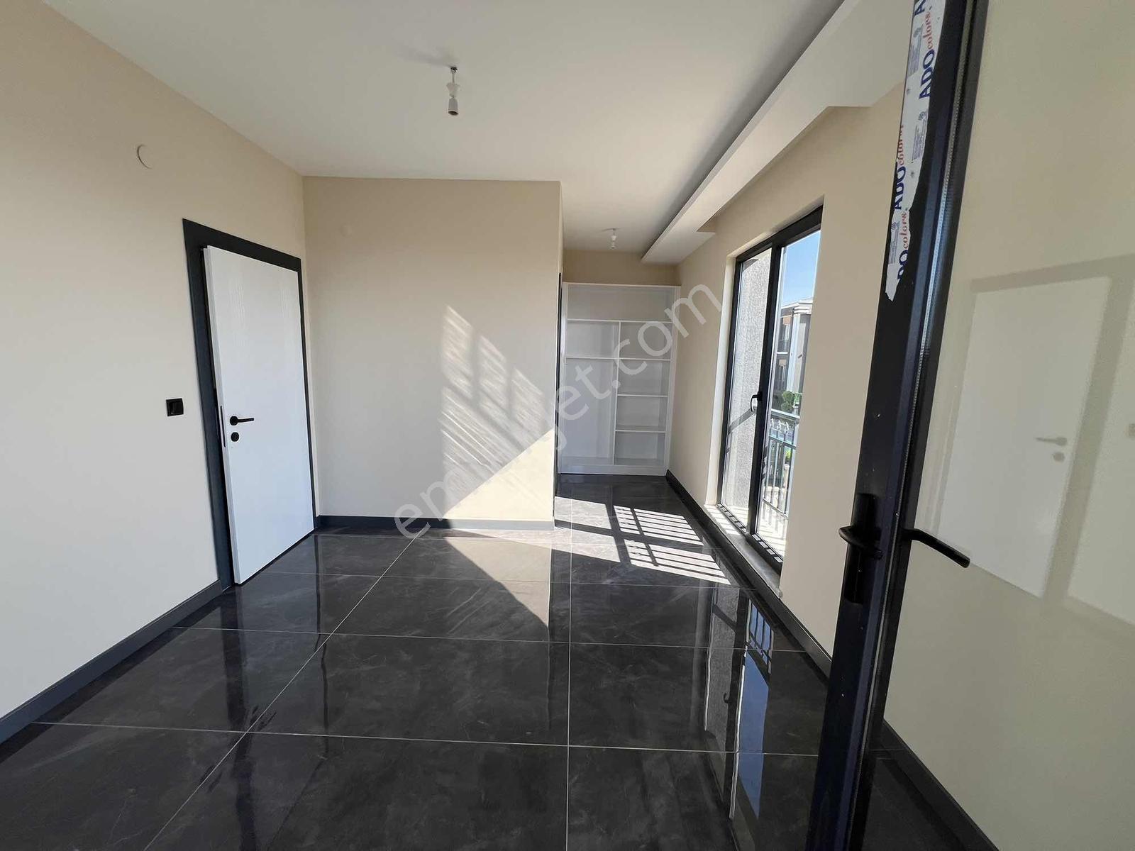 Cumhuriyet Mahallesinde Site İçinde Müstakil Villa — fotoğraf 27