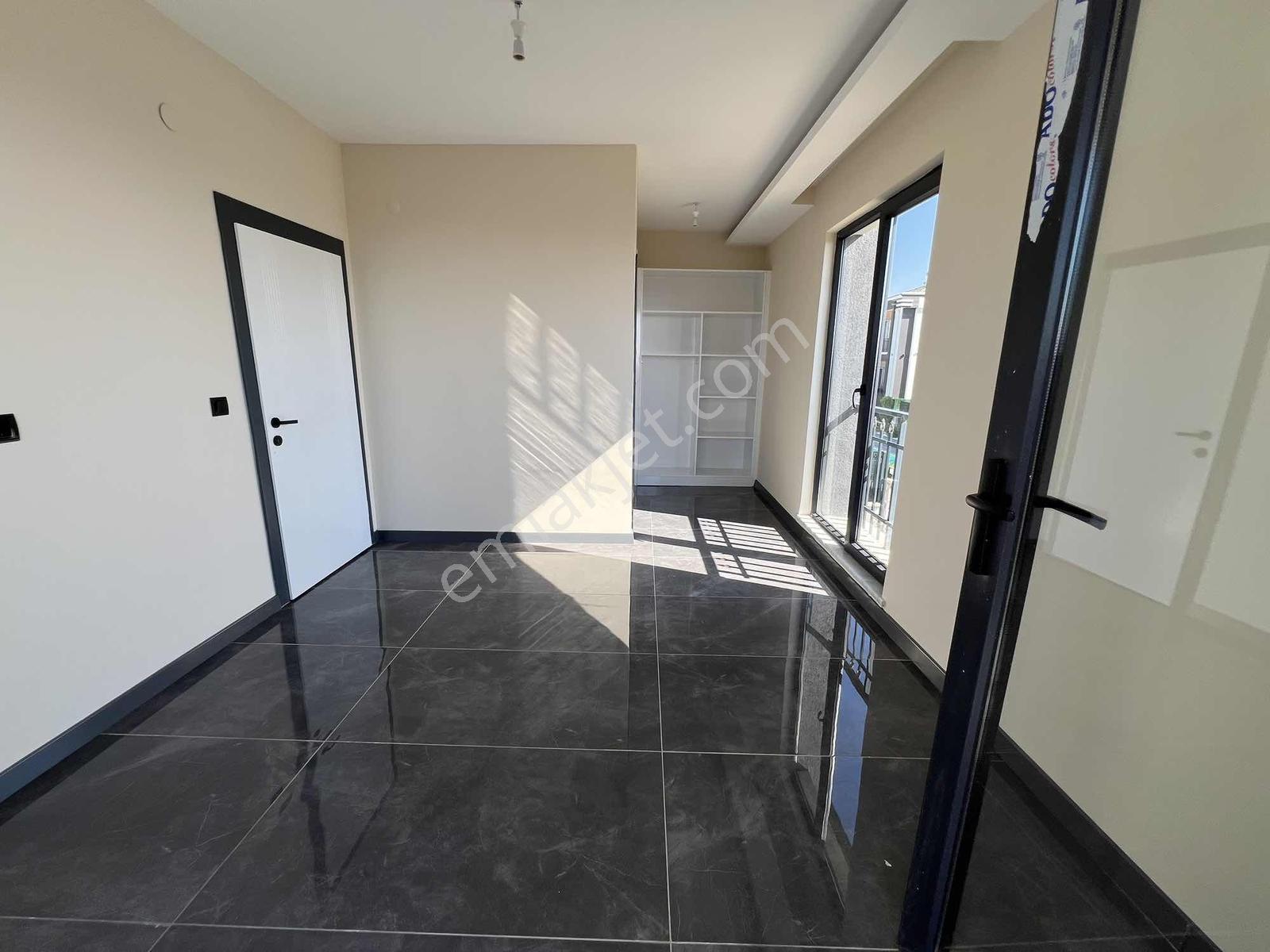 Cumhuriyet Mahallesinde Site İçinde Müstakil Villa — fotoğraf 28