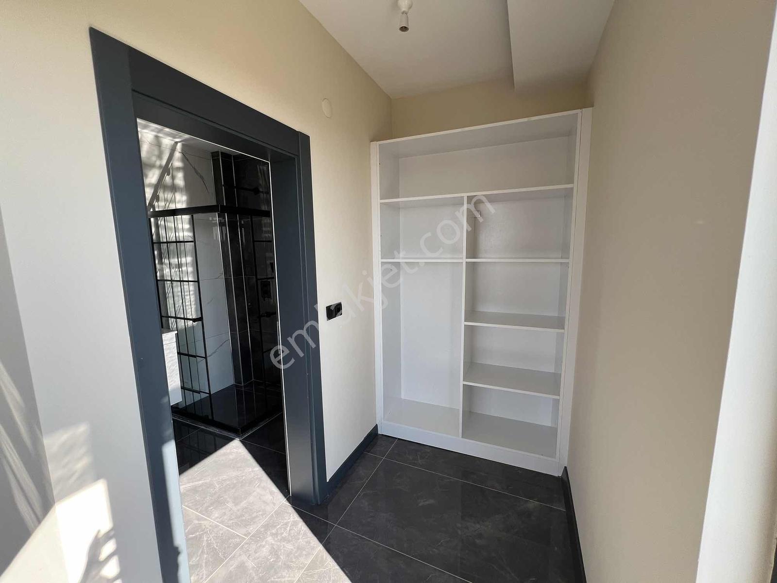 Cumhuriyet Mahallesinde Site İçinde Müstakil Villa — fotoğraf 29