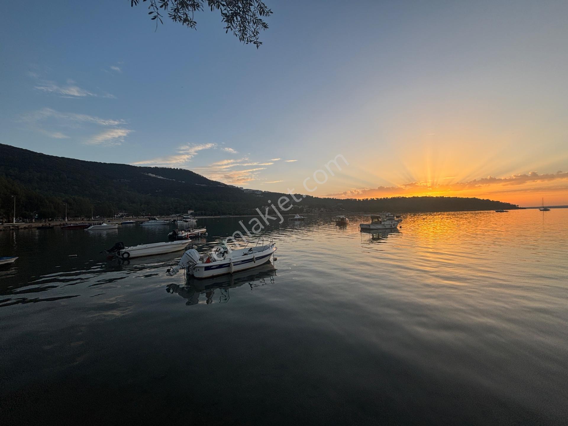 Akbük’te Full Deniz Manzaralı Havuzlu Sitede Satılık Eşyalı 2+1 Daire — fotoğraf 2