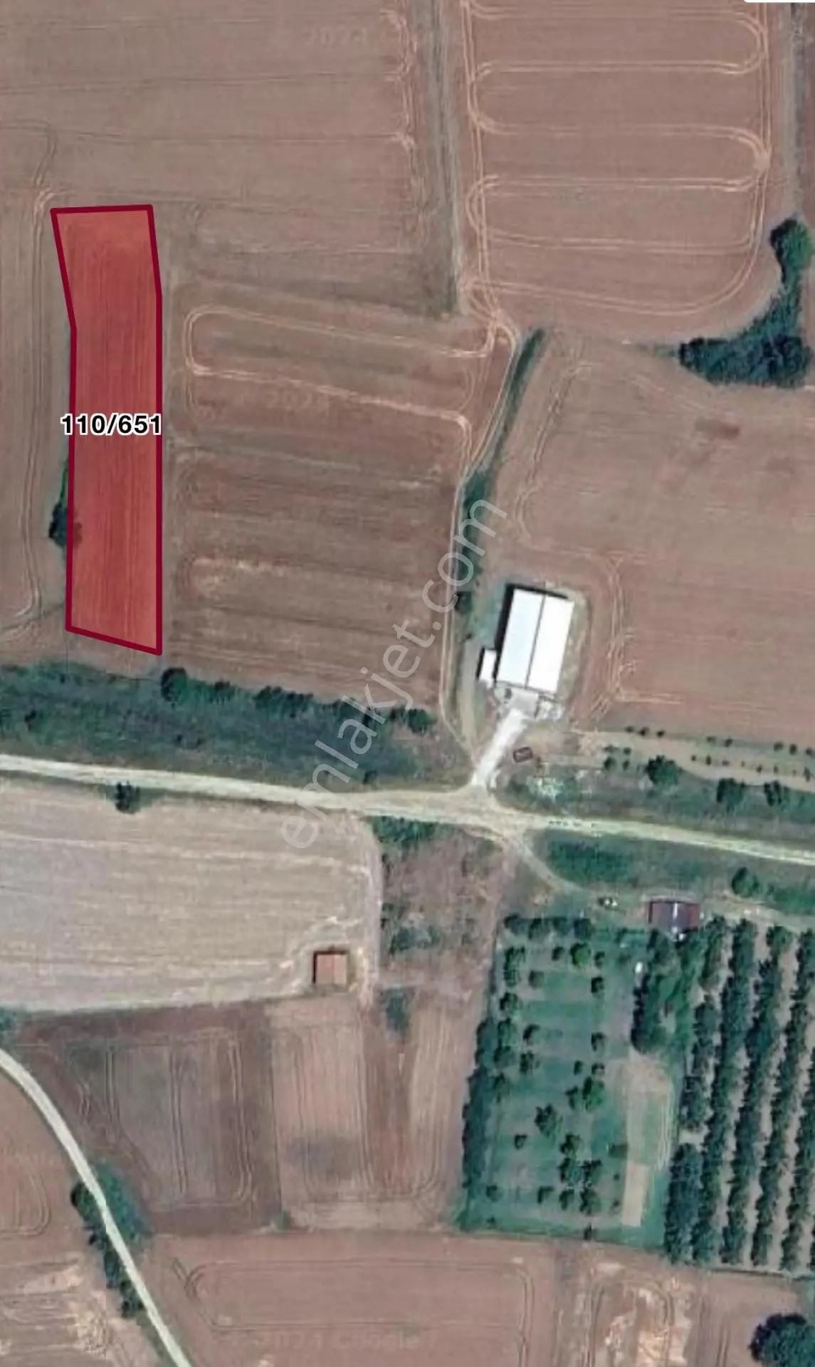 Bağ Ve Çiftlik İçin Uygun Önünde 70 M Eninde Yol Ayrılmış Tarla