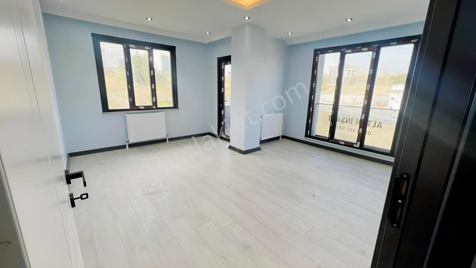 Arnavutköyde Ara Kat 2+1 Satılık Daire — fotoğraf 2