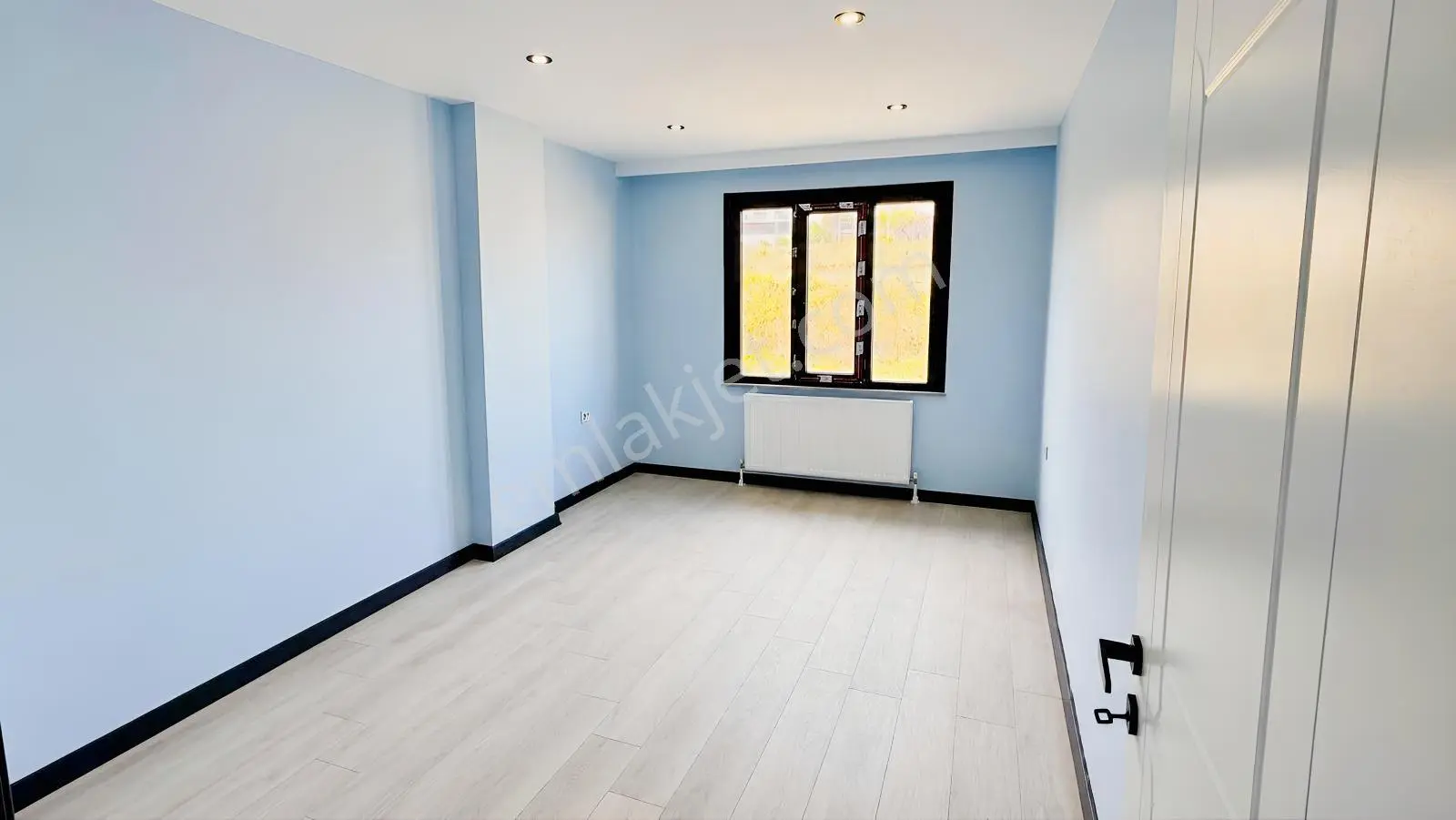 Arnavutköyde Ara Kat 2+1 Satılık Daire — fotoğraf 6