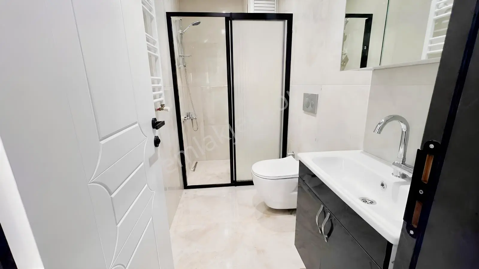 Arnavutköyde Ara Kat 2+1 Satılık Daire — fotoğraf 13
