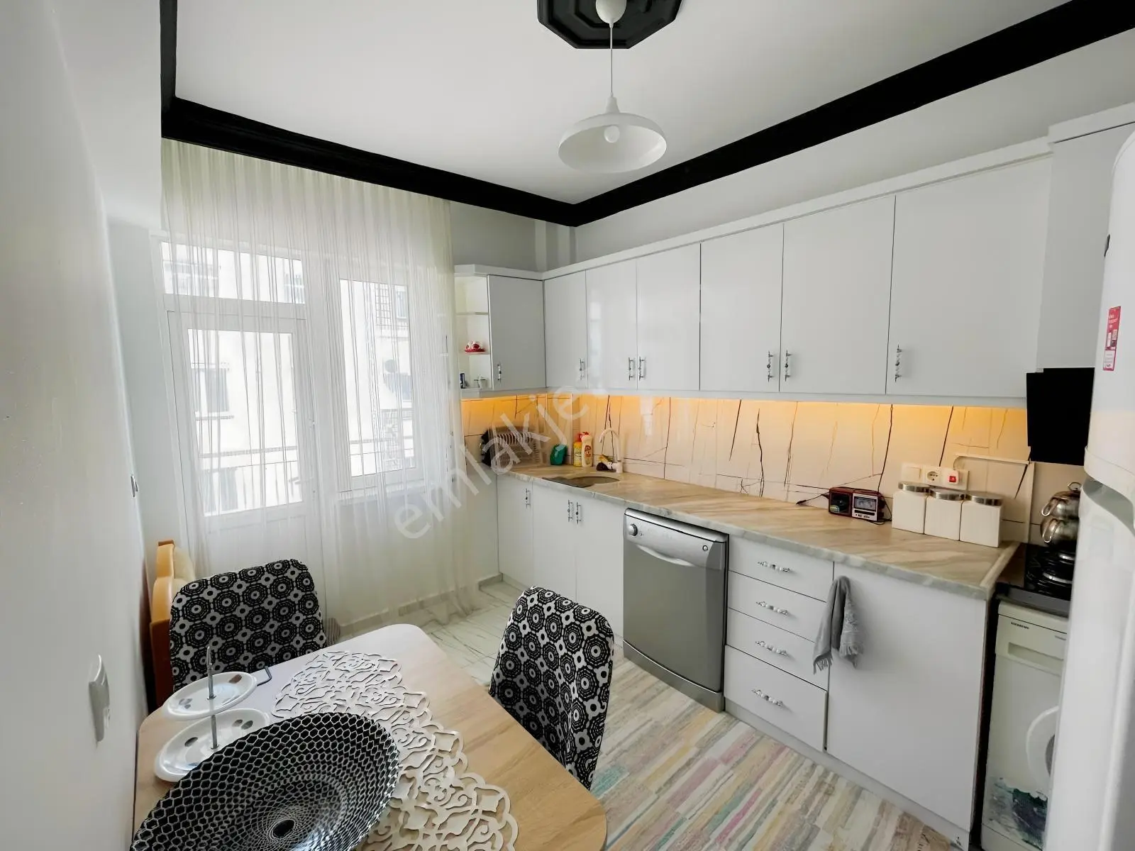 Muratpaşa Mahallesi'Nde Bakımlı Geniş 2+1 Daire