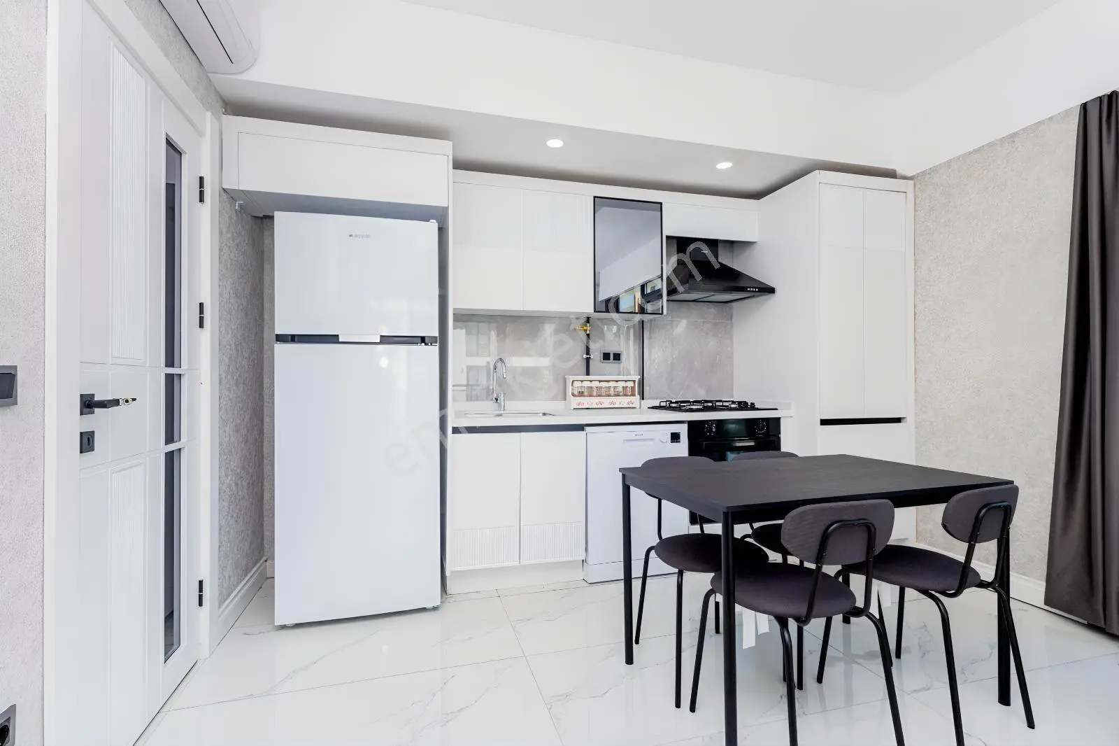 Ful Kredi İmkanı / 65 M2 Geniş Daire / Havuzlu Sitede, — fotoğraf 23