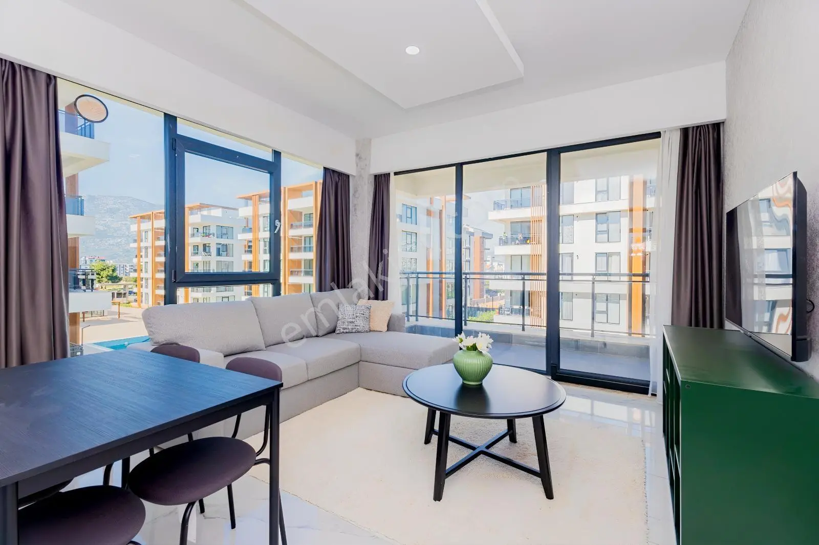 Ful Kredi İmkanı / 65 M2 Geniş Daire / Havuzlu Sitede, — fotoğraf 25